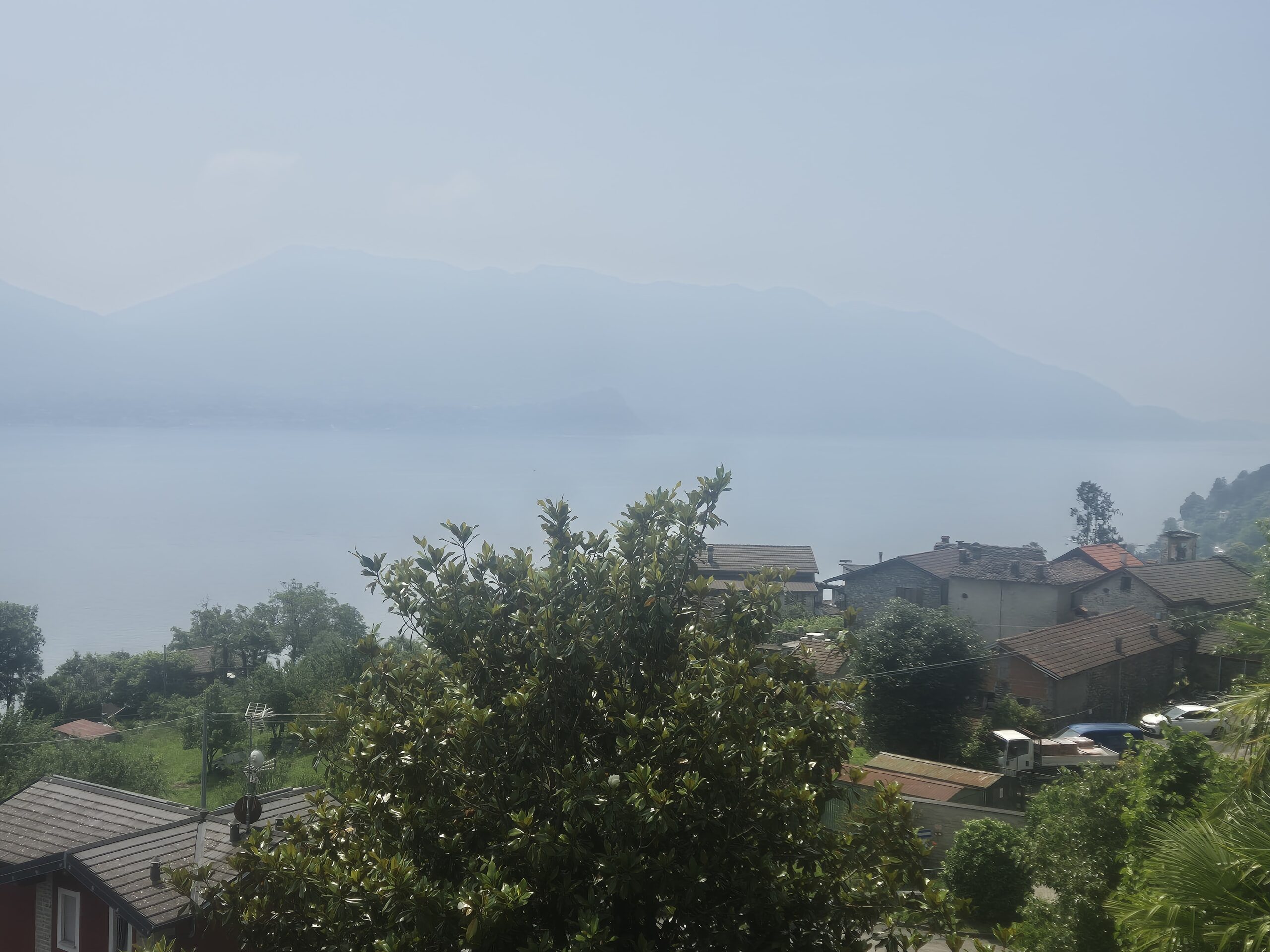Ein trüber Schleier am Lago Maggiore